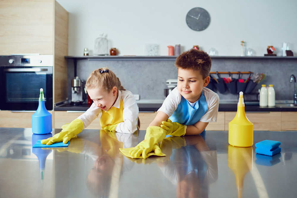 La importancia de incentivar a los niños a realizar labores de limpieza